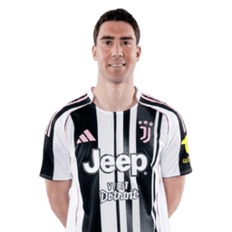 Dušan Vlahović in Juventus kit